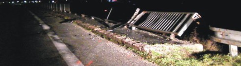 nehoda dodávka prerazila zábradlie a zletela pod most
